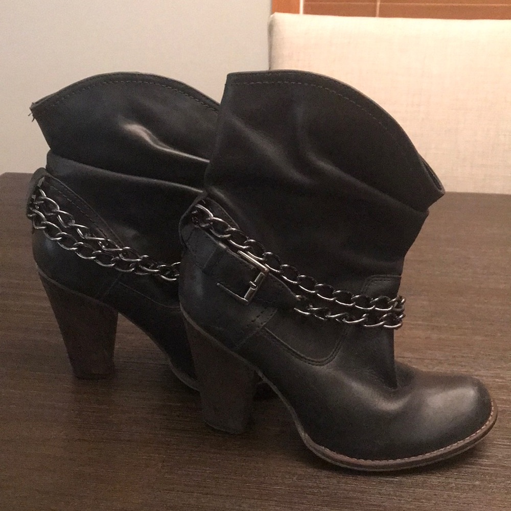 Mia Limited Edition booties with heel